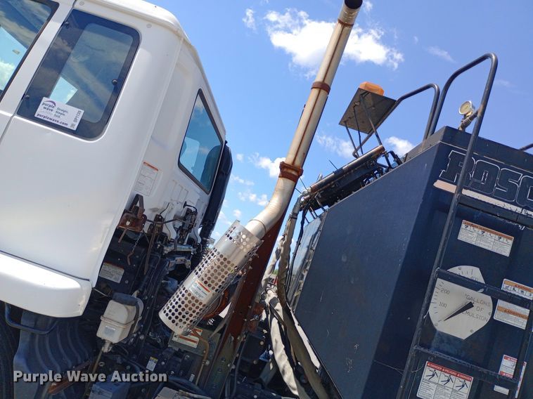 image for item DP1139 2009 Nissan 3500 Rosco Pro Patcher pothole patcher truck