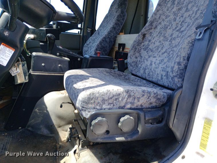 image for item DP1139 2009 Nissan 3500 Rosco Pro Patcher pothole patcher truck