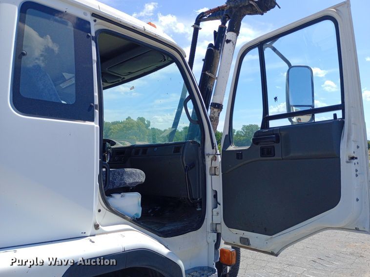 image for item DP1139 2009 Nissan 3500 Rosco Pro Patcher pothole patcher truck