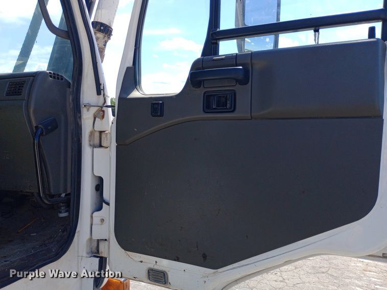 image for item DP1139 2009 Nissan 3500 Rosco Pro Patcher pothole patcher truck