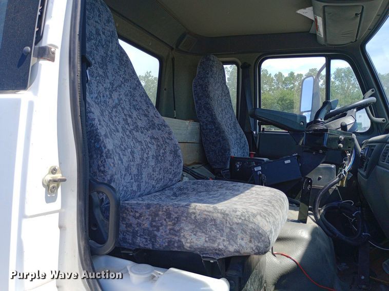 image for item DP1139 2009 Nissan 3500 Rosco Pro Patcher pothole patcher truck