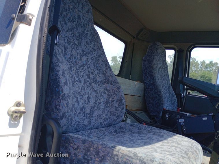 image for item DP1139 2009 Nissan 3500 Rosco Pro Patcher pothole patcher truck