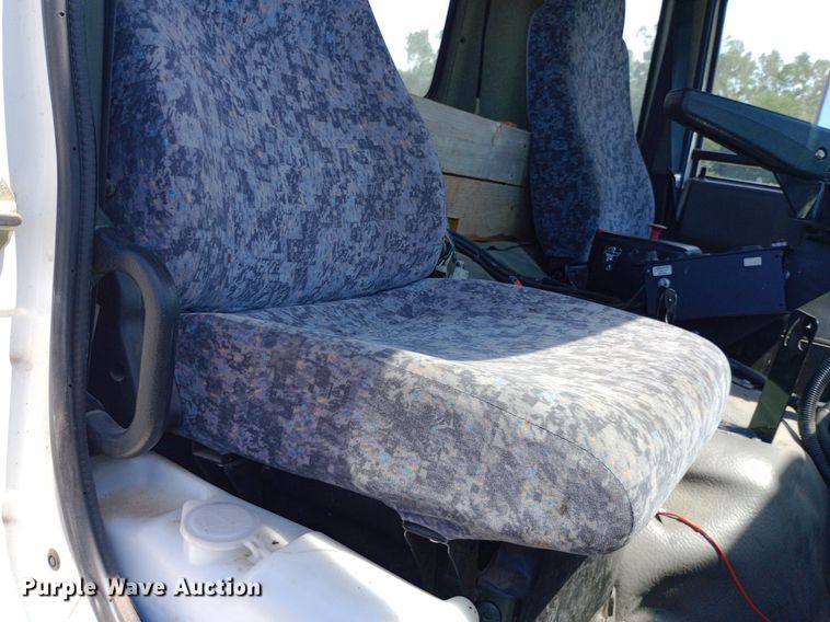 image for item DP1139 2009 Nissan 3500 Rosco Pro Patcher pothole patcher truck