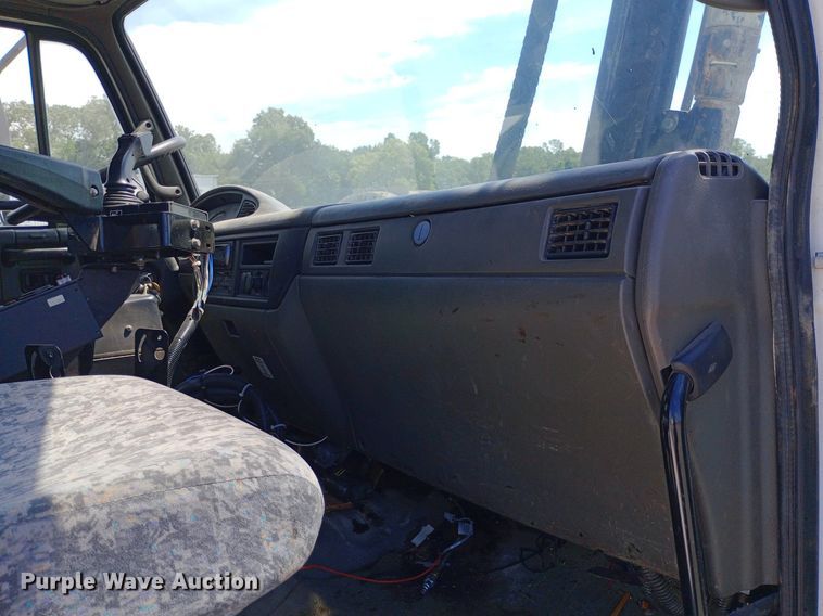 image for item DP1139 2009 Nissan 3500 Rosco Pro Patcher pothole patcher truck