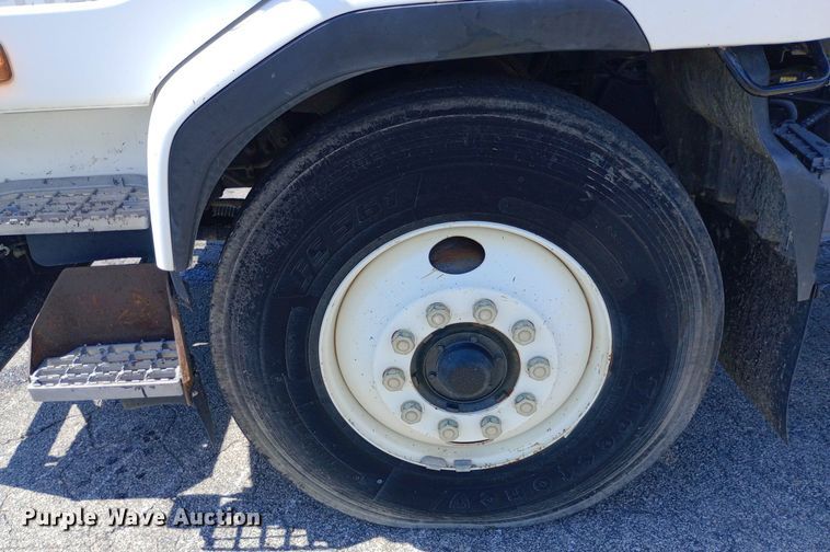 image for item DP1139 2009 Nissan 3500 Rosco Pro Patcher pothole patcher truck