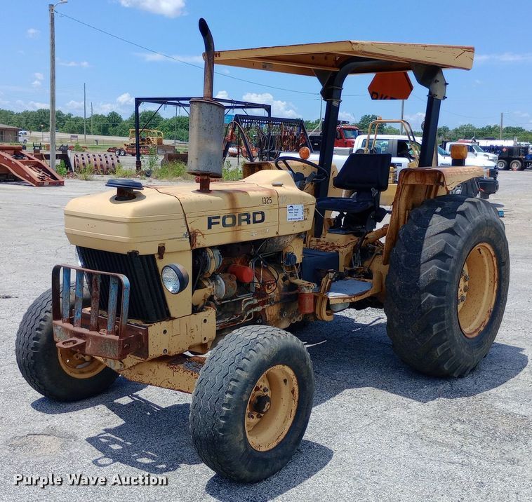 image for item DP1142 Ford 260C tractor