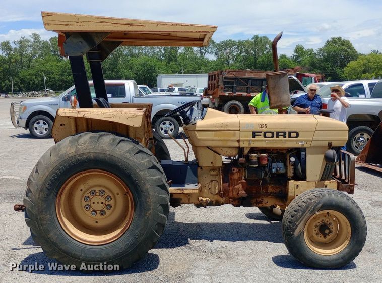 image for item DP1142 Ford 260C tractor
