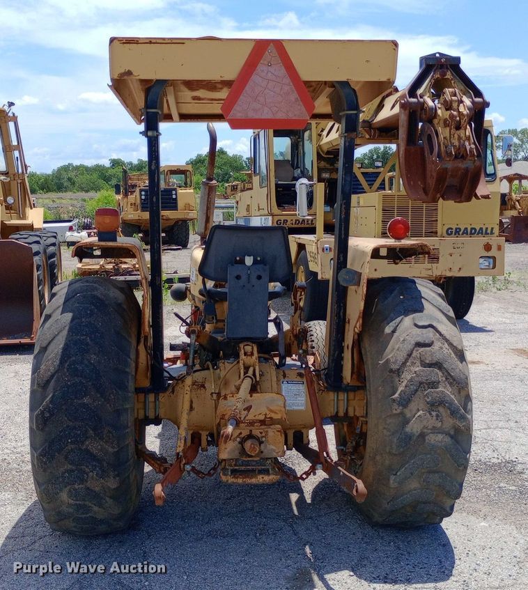 image for item DP1142 Ford 260C tractor