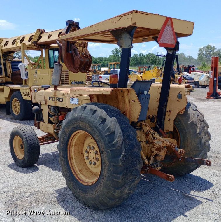 image for item DP1142 Ford 260C tractor