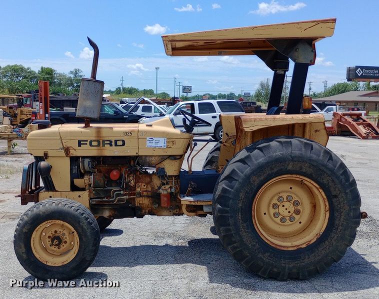 image for item DP1142 Ford 260C tractor