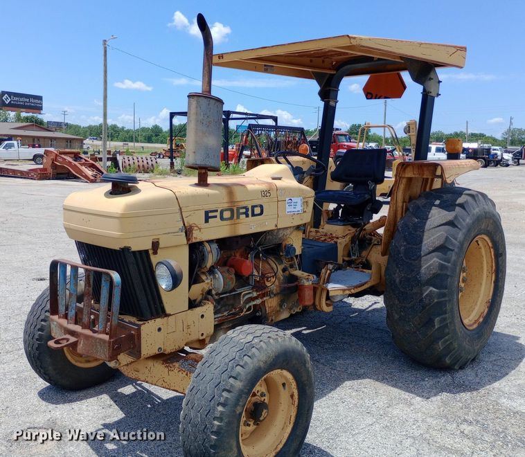 image for item DP1142 Ford 260C tractor