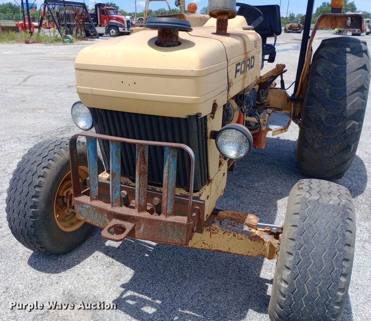 image for item DP1142 Ford 260C tractor
