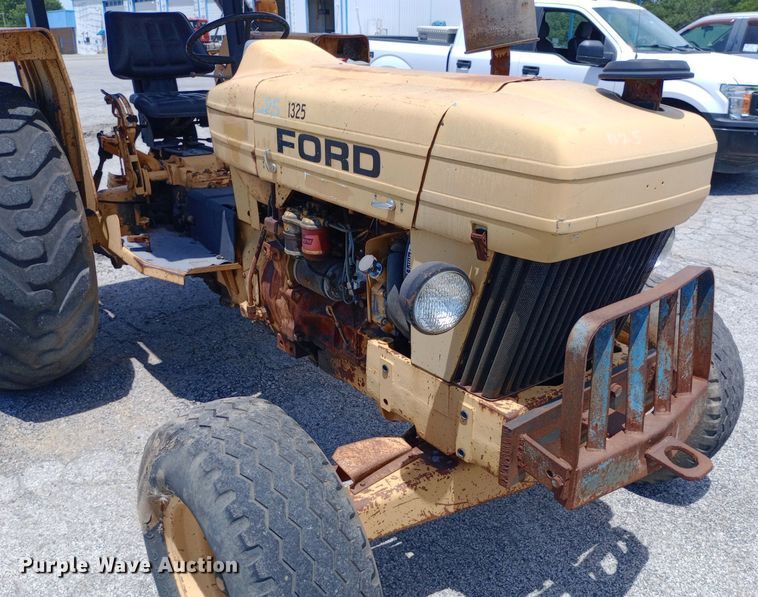 image for item DP1142 Ford 260C tractor