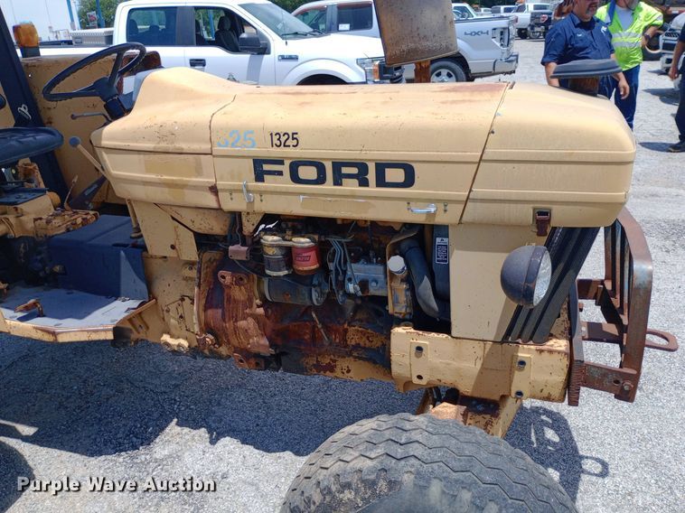 image for item DP1142 Ford 260C tractor