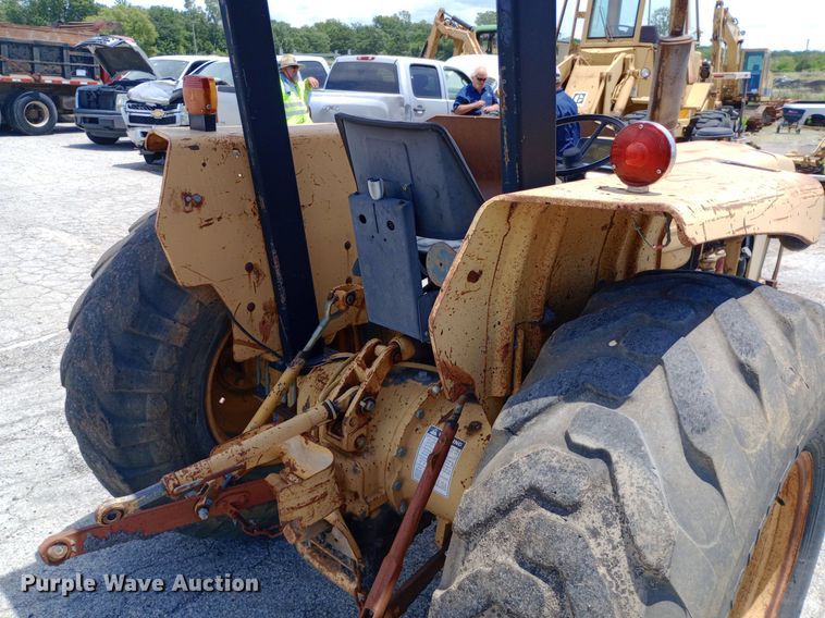 image for item DP1142 Ford 260C tractor