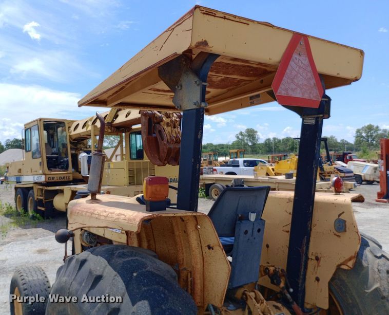 image for item DP1142 Ford 260C tractor