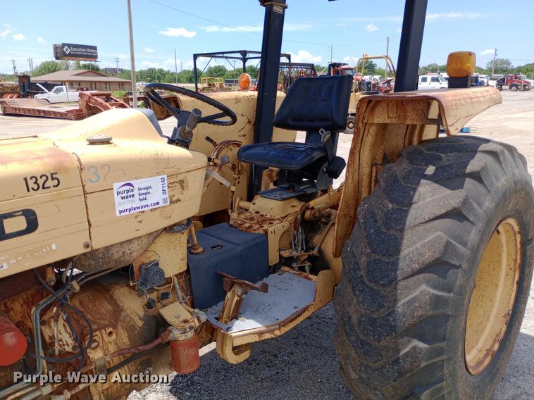 image for item DP1142 Ford 260C tractor