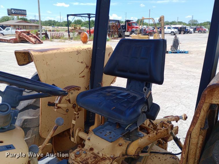 image for item DP1142 Ford 260C tractor