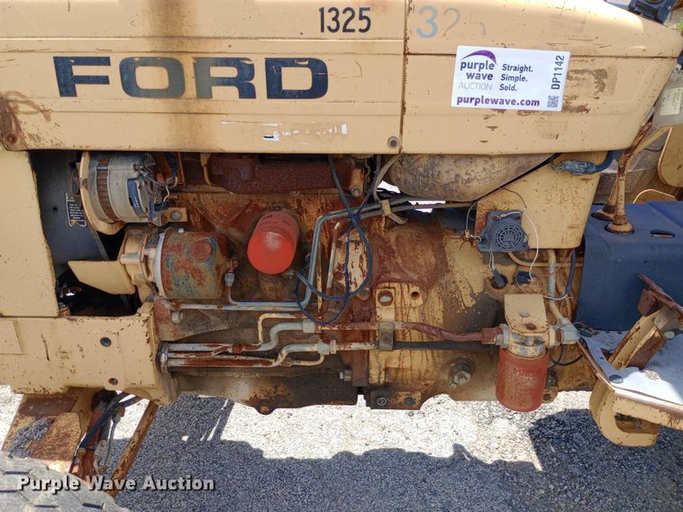 image for item DP1142 Ford 260C tractor
