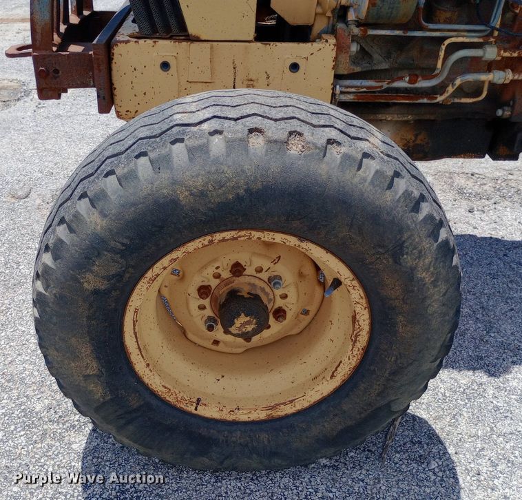 image for item DP1142 Ford 260C tractor