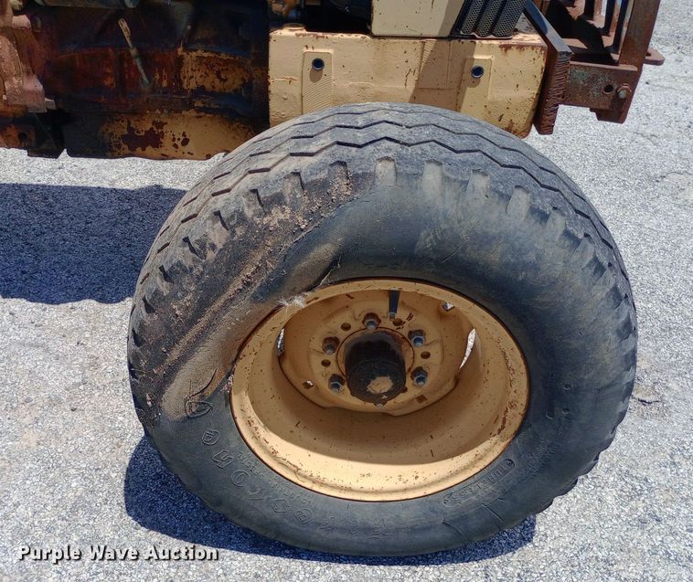 image for item DP1142 Ford 260C tractor