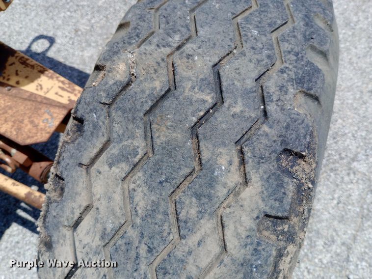 image for item DP1142 Ford 260C tractor