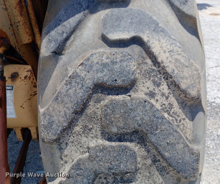 image for item DP1142 Ford 260C tractor