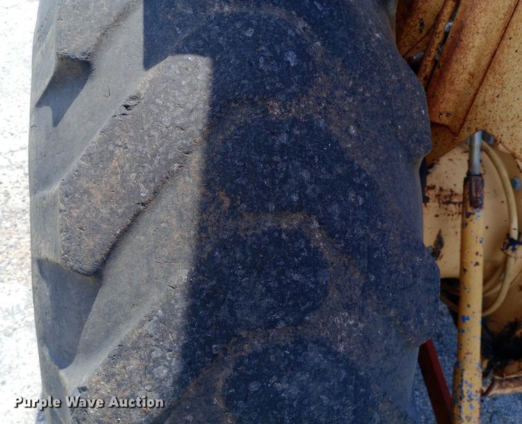 image for item DP1142 Ford 260C tractor