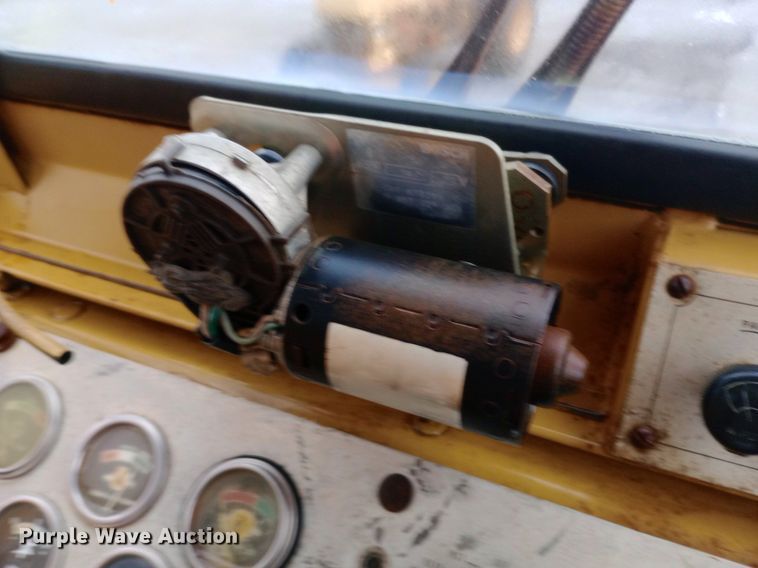 image for item DP1143 1973 Caterpillar 930 wheel loader