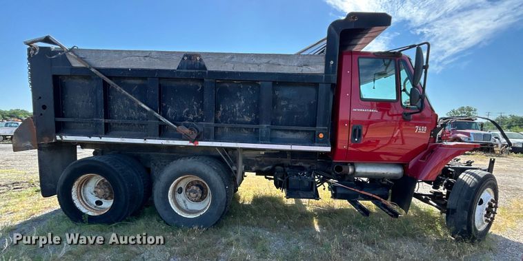 image for item DP1147 2007 International  7400 dump truck