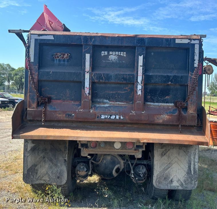 image for item DP1147 2007 International  7400 dump truck