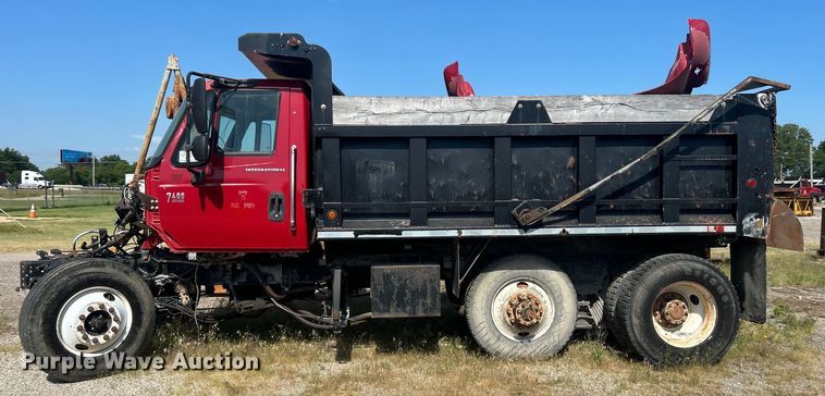 image for item DP1147 2007 International  7400 dump truck