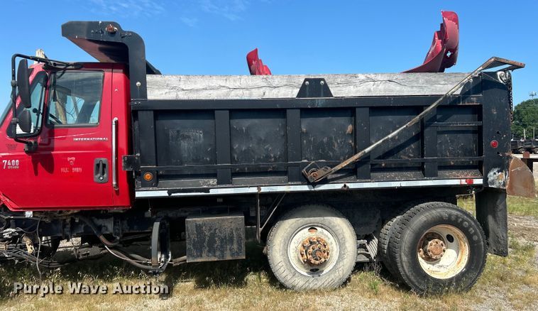 image for item DP1147 2007 International  7400 dump truck