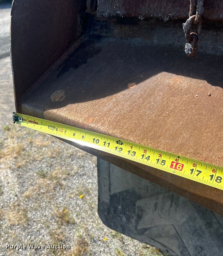 image for item DP1147 2007 International  7400 dump truck