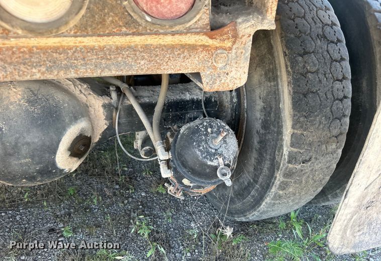 image for item DP1147 2007 International  7400 dump truck