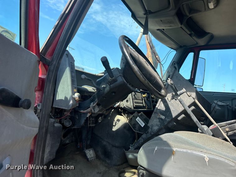 image for item DP1147 2007 International  7400 dump truck