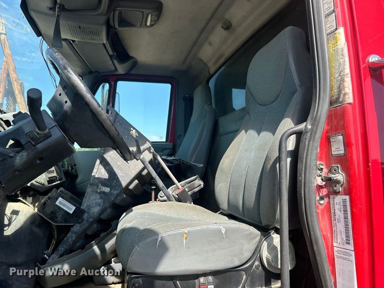 image for item DP1147 2007 International  7400 dump truck