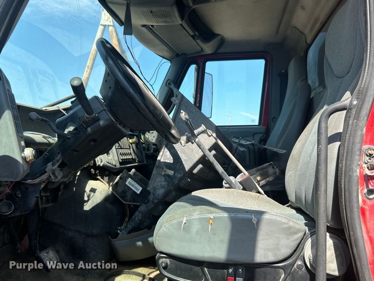 image for item DP1147 2007 International  7400 dump truck