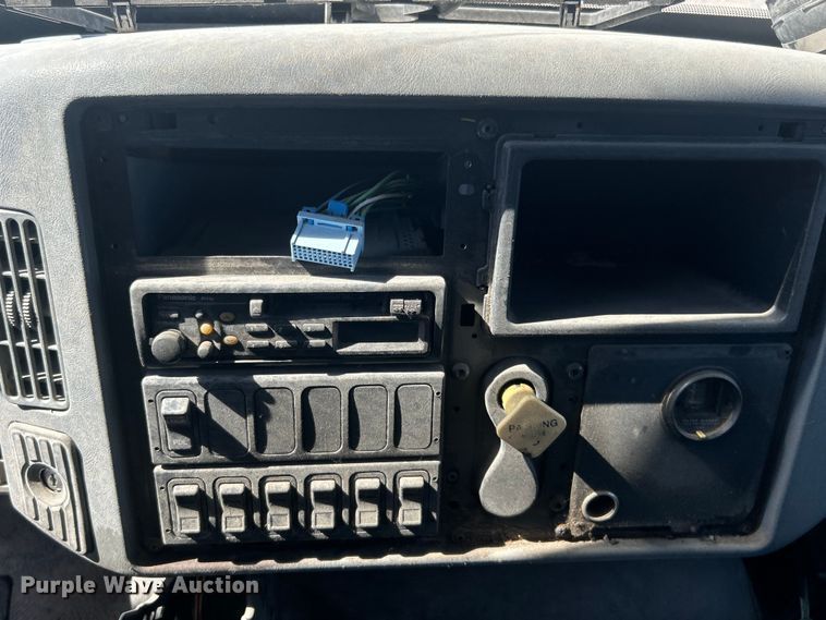 image for item DP1147 2007 International  7400 dump truck