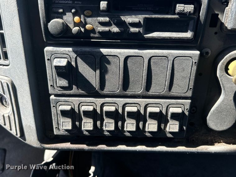 image for item DP1147 2007 International  7400 dump truck