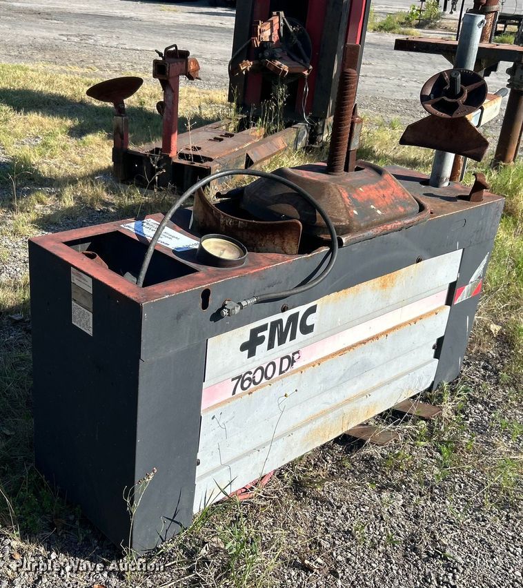 image for item DP1160 FMC 7600DP tire machine