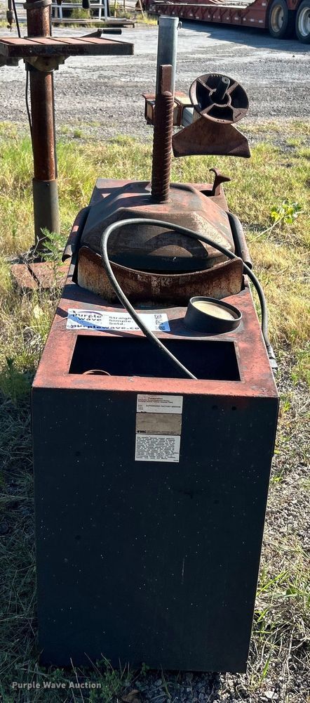 image for item DP1160 FMC 7600DP tire machine