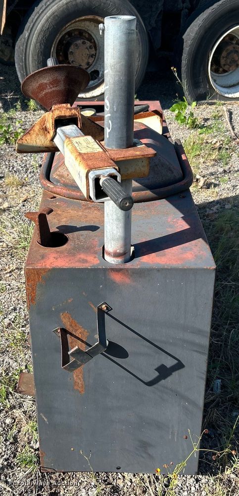 image for item DP1160 FMC 7600DP tire machine