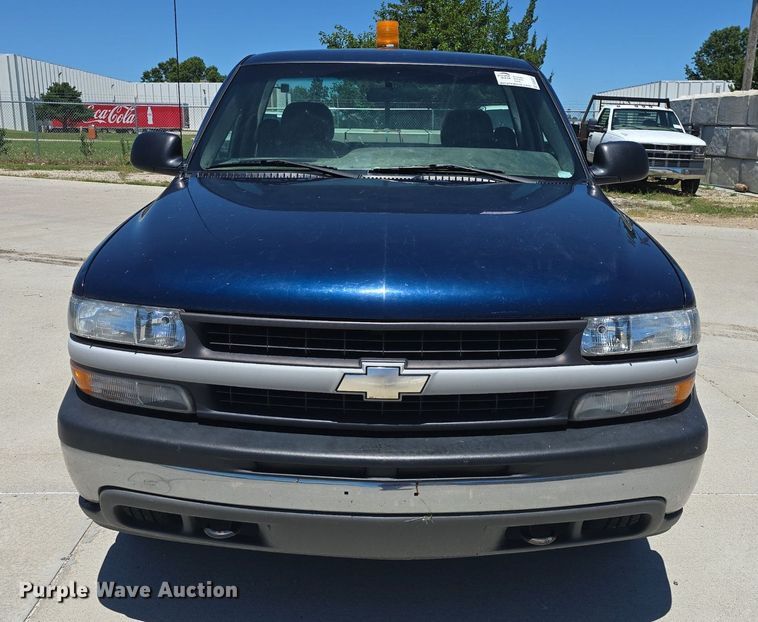image for item DQ4387 2001 Chevrolet Silverado 1500 pickup truck