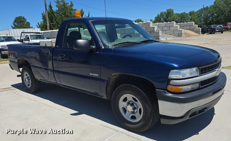 image for item DQ4387 2001 Chevrolet Silverado 1500 pickup truck