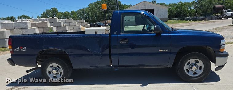 image for item DQ4387 2001 Chevrolet Silverado 1500 pickup truck
