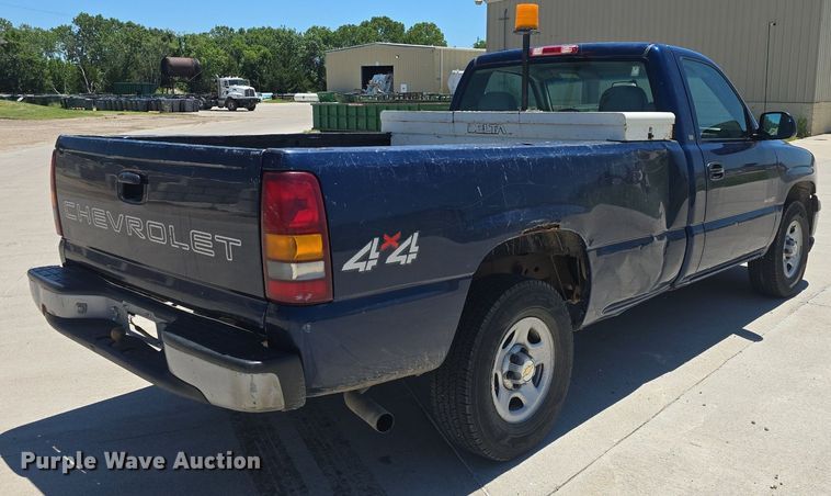 image for item DQ4387 2001 Chevrolet Silverado 1500 pickup truck