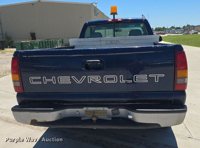 image for item DQ4387 2001 Chevrolet Silverado 1500 pickup truck