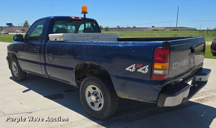 image for item DQ4387 2001 Chevrolet Silverado 1500 pickup truck