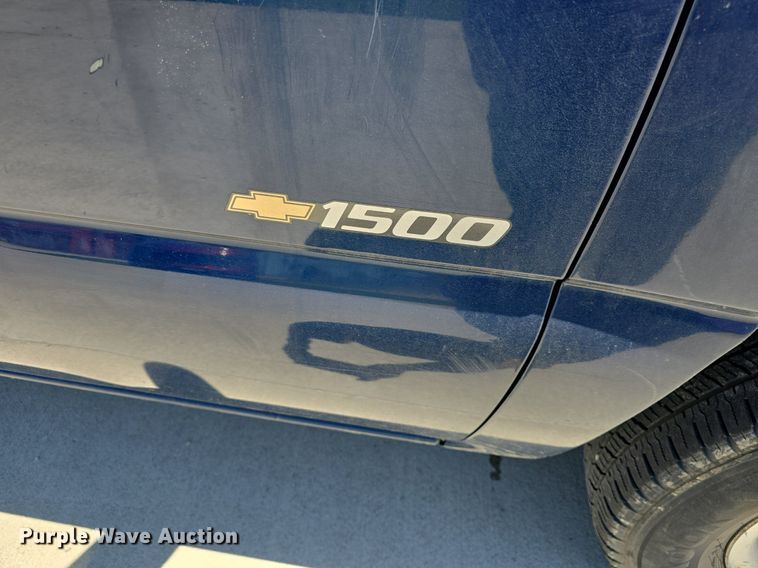 image for item DQ4387 2001 Chevrolet Silverado 1500 pickup truck
